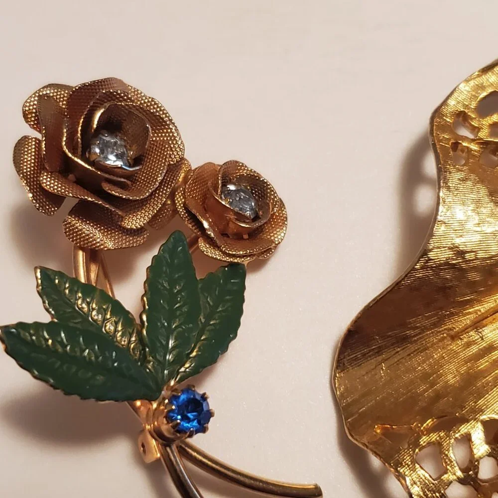 8 Pins or Brooches, items # A-1194-1201, wt. 105 grams. - Picture 3 of 15